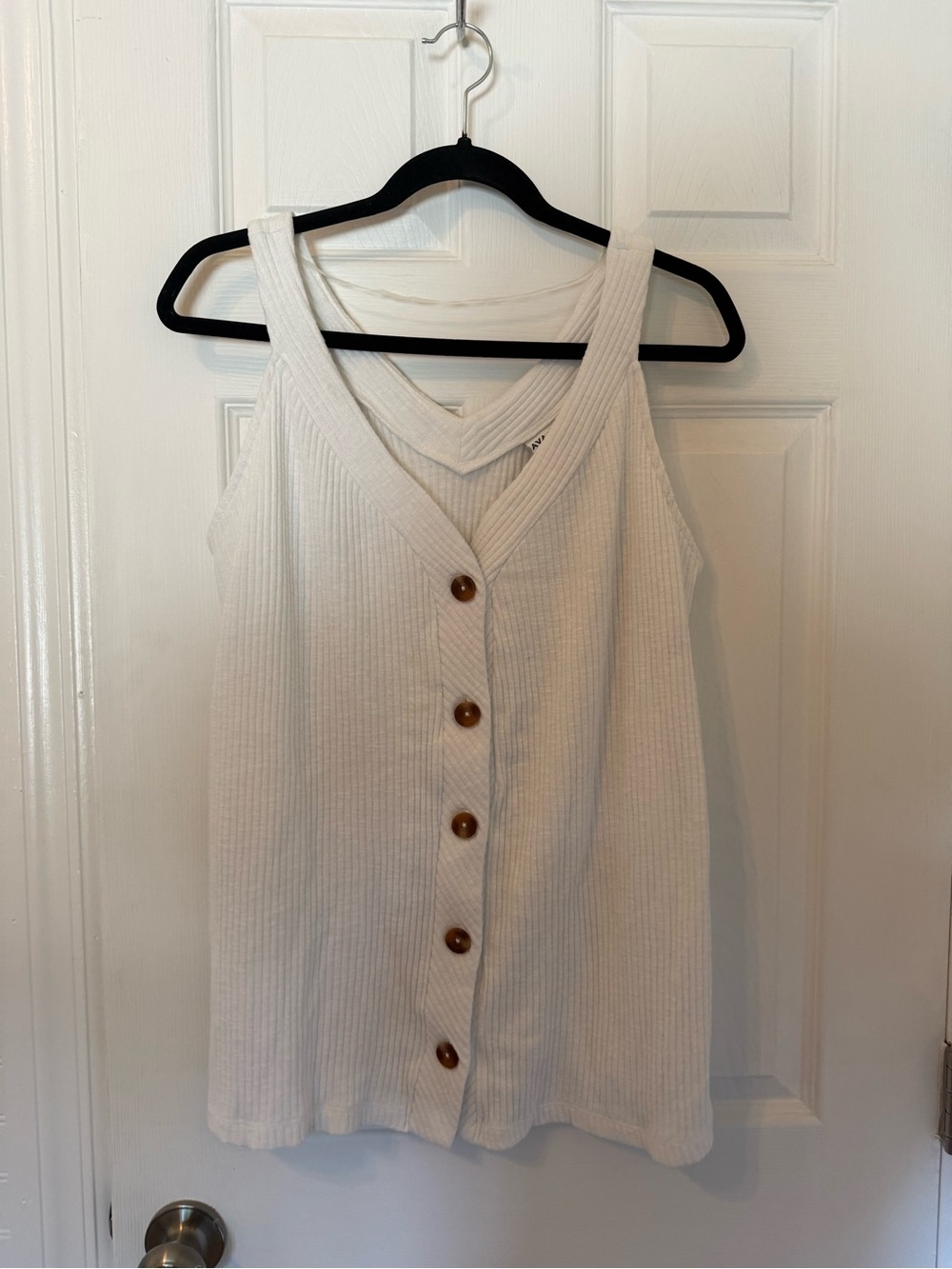 Ava & Viv Cream Ribbed V-Neck Button-Front Tank